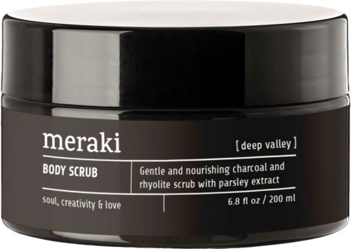Meraki Deep Valley kroppsskrubb beholder med svart og hvit etikett, beskriver kull og rabarbra ingredienser.