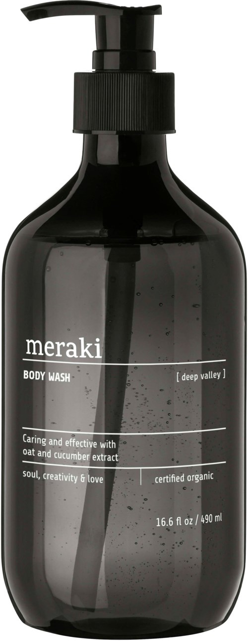 En mørk grå eller svart flaske med pumpehode merket 'meraki BODY WASH'. Den nevner dypdal duft og økologiske ingredienser.
