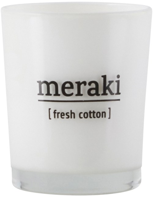 Ett vitt ljus med svart text som säger 'meraki' och 'fresh cotton' under.