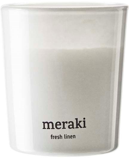 En vit ljus med etiketten "meraki fresh linen."