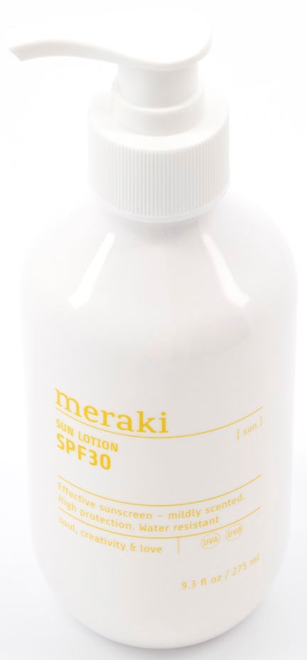 Hvit flaske med pumpe, merket 'Meraki SPF30' solkrem for ansikt og kropp, vannavvisende og egnet for sensitiv hud.