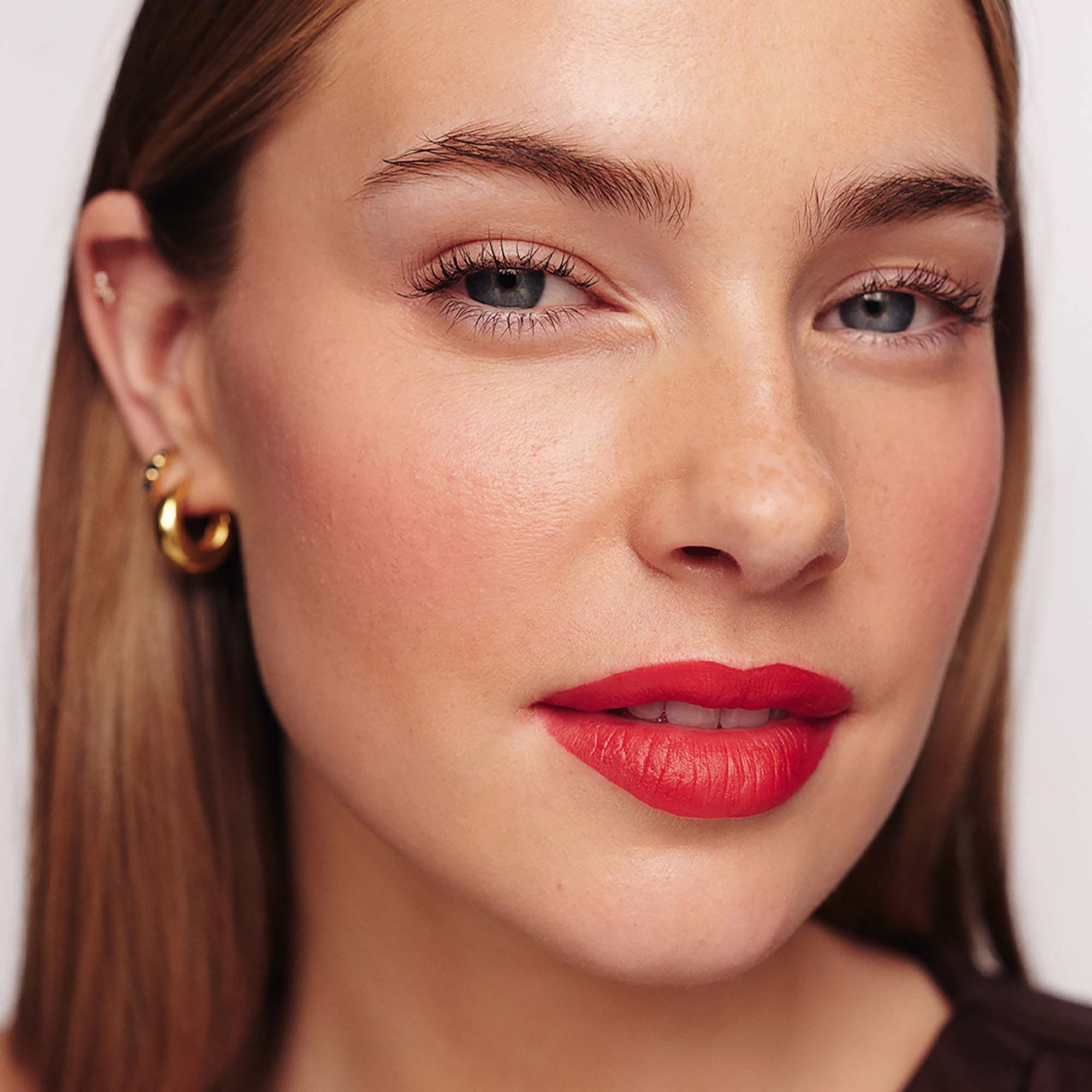 Meroda Cosmetics Signature Lip Pencil Luscious Red (obrázok 7)