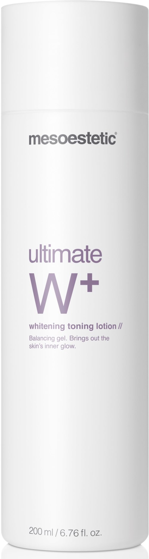 Een lange witte fles met de tekst 'mesoestetic ultimate W+ whitening toning lotion' in paarse en zwarte letters.