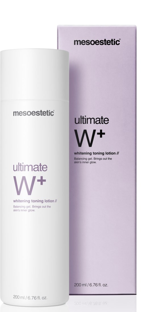 Een witte cilindervormige fles en een roze doos met de merknaam 'mesoestetic'. Het zijn huidblekende producten genaamd 'ultimate W+'.