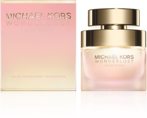 Ett rosa parfymförpackning och en matchande parfymflaska med guldlock, märkt Michael Kors Wonderlust Eau de Voyage.