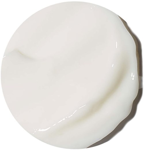 En vit klick av grädde eller yoghurt på en enkel yta.