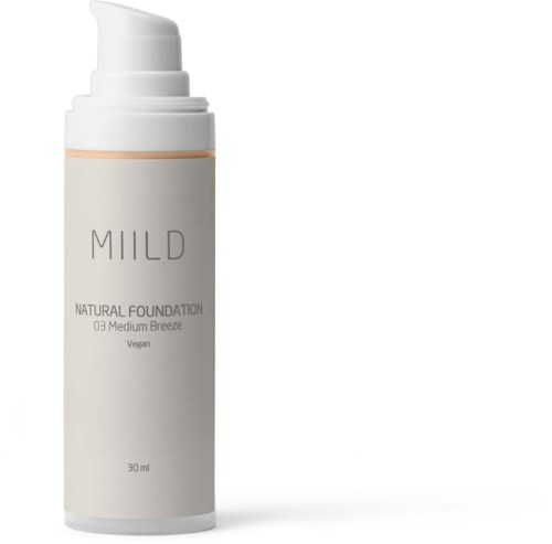 En vit flaska med pump märkt 'MILD' för naturlig vegansk foundation, 30 ml, i medium breeze nyans.