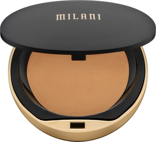En liten förpackning med beige puder och svart lock med guldfärgad text 'Milani'.