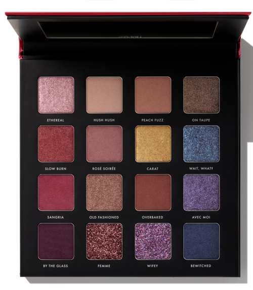 Een make-up palette met twaalf verschillende kleurrijke oogschaduws in matte en glanzende afwerkingen.