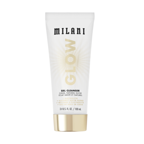En hvit tube med Milani Glow Gel Cleanser med gull- og svart tekst, og gullfarget hette, på en delt hvit og svart bakgrunn.