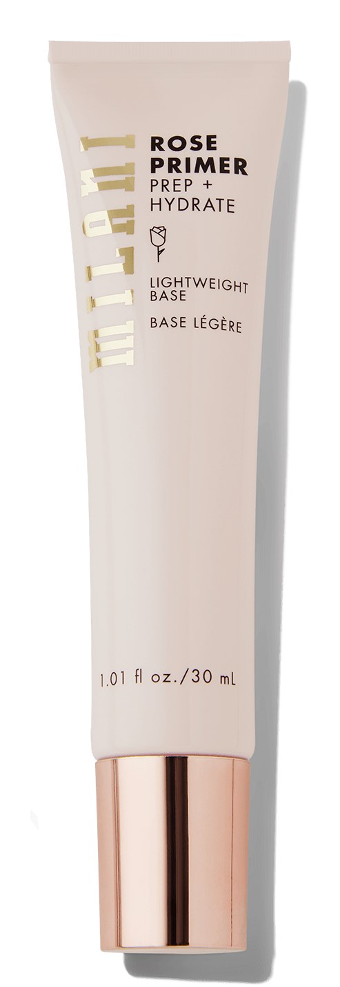 En vit primer med doft av ros, märkt 'Fenty Beauty,' redo att användas för makeup.