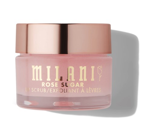 Pieni vaaleanpunainen purkki, jossa lukee 'Milani Rose Sugar Lip Scrub' ja jossa on kiiltävä ruusukullan kansi, varjostaa.