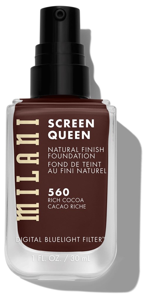 Makeup-Flasche mit 'Illamasqua Screen Queen' Beschriftung, braune Flüssigkeit, betont dunkle Kakaofarbe und schwarze Pumpe.