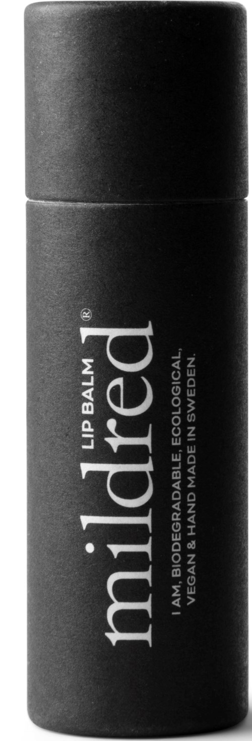 Svart tub med vit text: 'mildred', 'LIP BALM' och beskrivning om miljövänliga ingredienser.