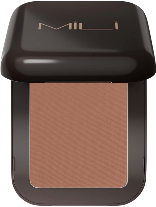 Ett kompakt makeup puder med svart lock och märket M·A·C på. Puder är beige.
