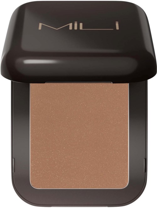 En kompakt makeupfDo with svart lock och beige puder inuti, med märket M·A·C.