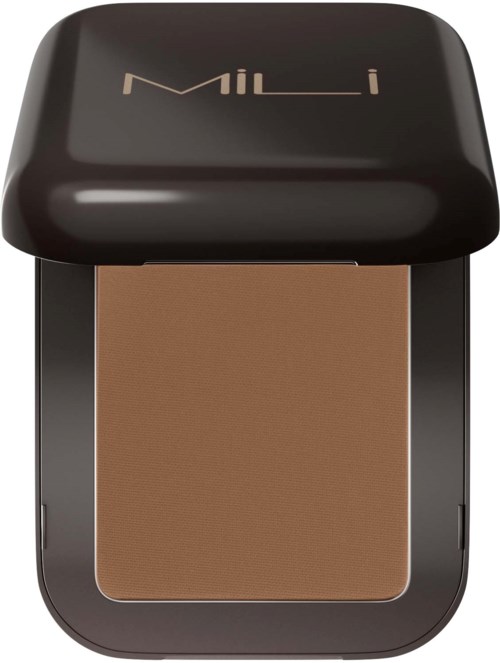 Bruna makeup-puder i ett svart kompakt, växlare med lock som har "MII" skrivet på.
