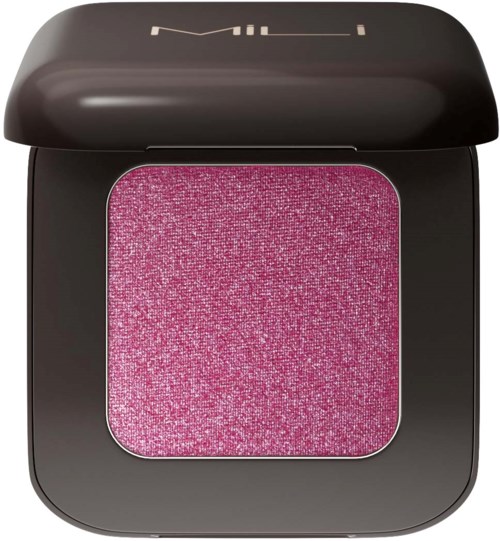 Een vierkante roze oogschaduw in een zwarte compactdoos met merknaam op de deksel.