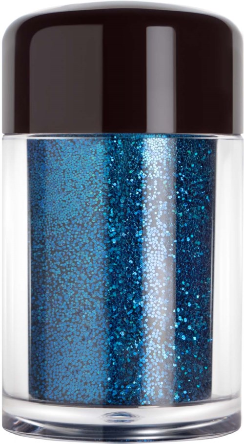 Een klein potje gevuld met glanzende blauwe glitter, met een donker deksel.