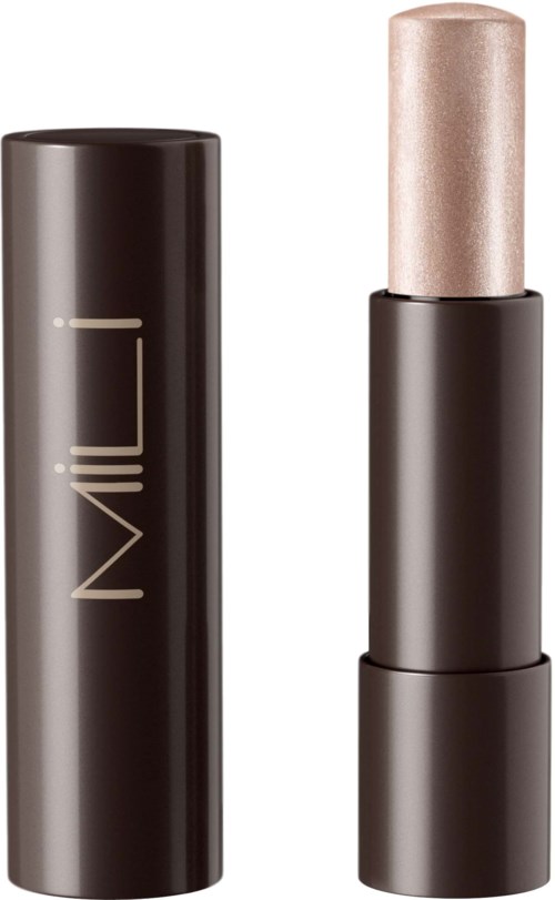 Een lippenstift met een lichtgekleurde, glanzende stift uit een donkere huls.
