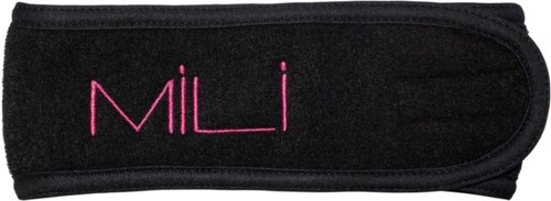 Ett svart fodral med rosa broderat text 'MİLİ'. Det ser ut som en penna eller sminkväska.