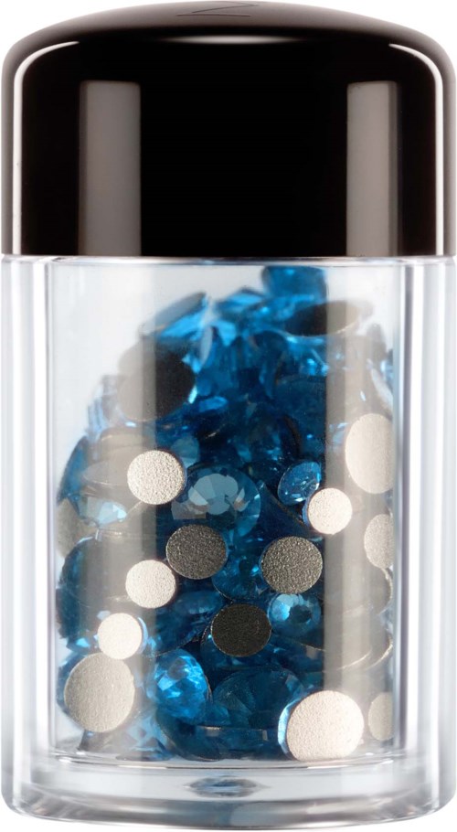 Een doorzichtige container met blauw en zilver glitter en een zwarte dop.