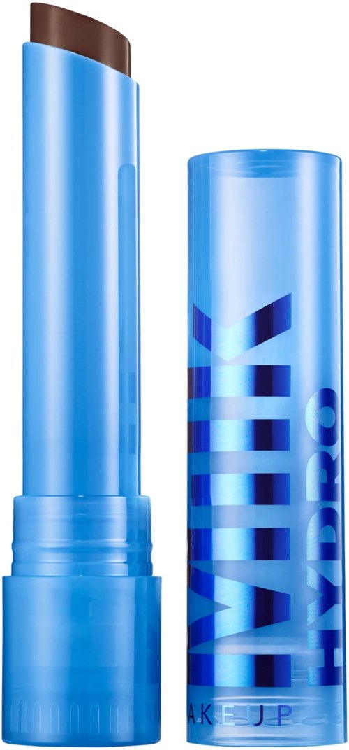 Blauwe lippenstiftverpakking met het woord 'NIVEA' en andere tekst op de huls.