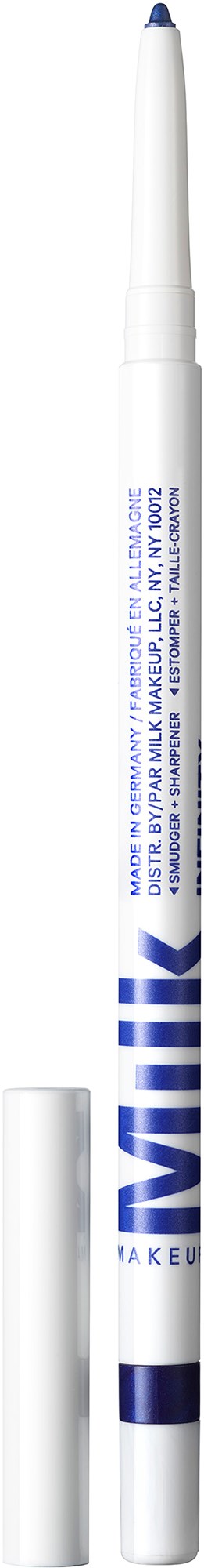 En vit markerpen med blå text och lock, står vertikalt.