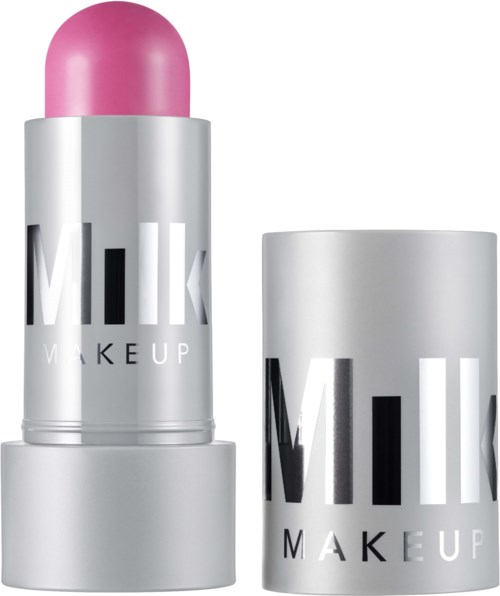 En silver läppstiftsförpackning med rosa läppstift som sticker ut upptill, och orden MI LK MAKEUP på lådan.
