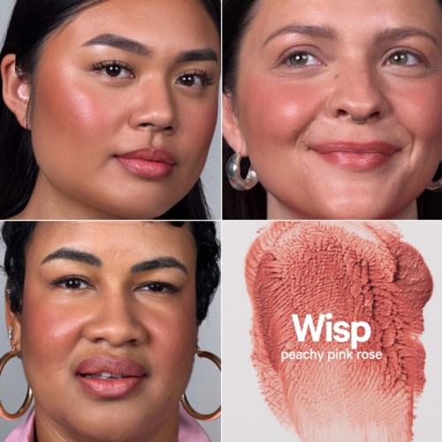Fyra kvinnor med olika hudtoner visar makeup-looks och en swatch av en peachy pink ros makeupprodukt.
