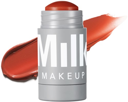 Een lipstick-achtige container met 'Milk Makeup' label en een swatch van rood lipstickkleur.
