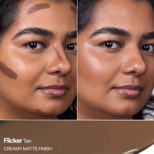 Nebeneinandergestellte Bilder eines Gesichts mit und ohne Bräunungsmakeup, zeigen glatte, strahlende Haut und definierte Augenbrauen.