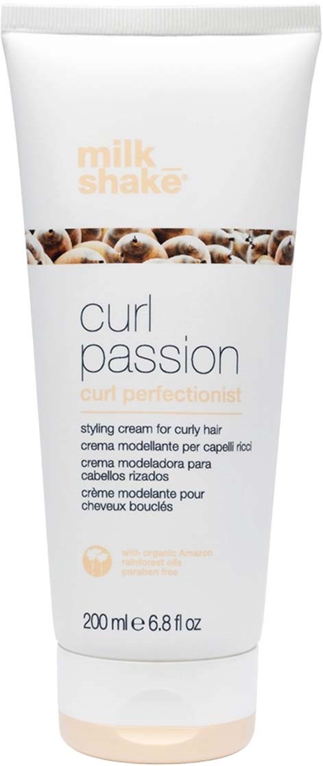 En hvit tube av Milk Shake stylingkrem for krøllete hår, kalt Curl Passion, med bilder av krøller og tekst på emballasjen.