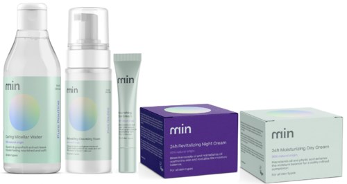 Sett med hudpleieprodukter som inkluderer vann, lotion, krem og nattkrem fra merket "min."