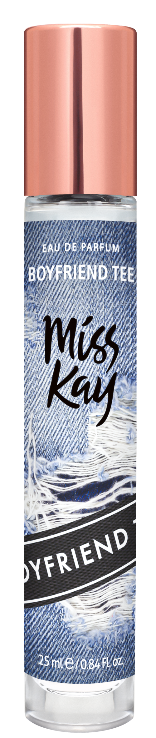 En parfymeflaske med rosa hette, merket sier 'Boyfriend' og 'Miss Kay', med blå og hvit design.