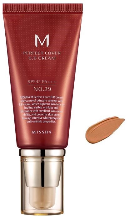 Czerwona tubka Missha Perfect Cover B.B Cream SPF 42, odcień 29, i próbka podkładu.