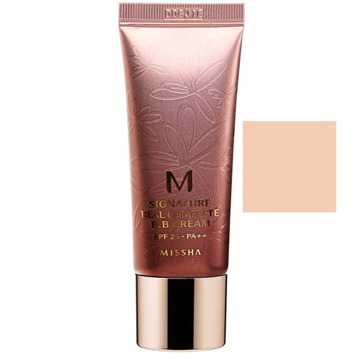 En rosa tub med Missha BB-kräm med blommönster och guldig text, visar SPF 25.