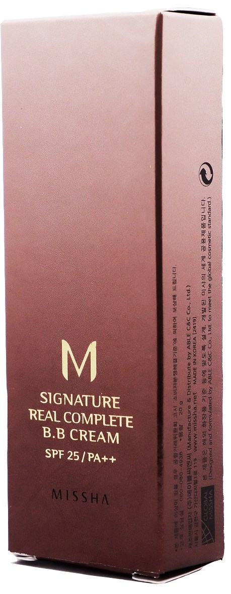 En lång rosa och brungul förpackning för Missha BB-kräm, märkt 'Signature Real Complete B.B Cream SPF 25/PA++'.