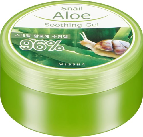 En grön behållare med snail aloe lugnande gel, med en snigel och aloe bladbild samt text om 96% aloe-innehåll.