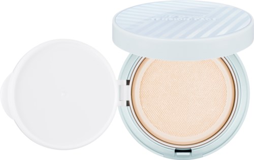 En kompakt applikator med vit kapsel, öppen för att visa ljus beige puder inuti.