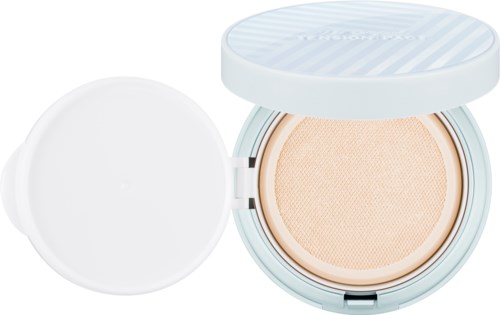 En kompakt makeupprodukt med spegel, innehållande beige pressad puder för huden.