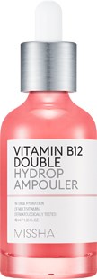 En liten rosa flaska med dropptapp och en etikett som säger Vitamin B12 Double Hydrop Ampoule.