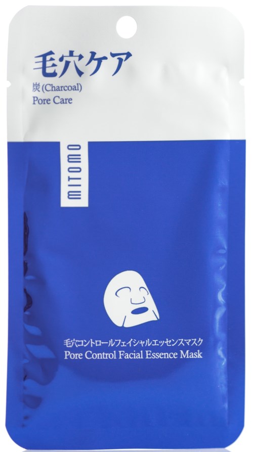 Et blått og hvitt pakket viser en ansiktsmaske for porerpleie, med japanske tegn og teksten 'Pore Control Facial Essence Mask.'