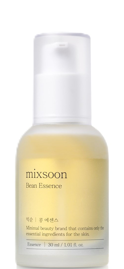 Mała, biała butelka z pompką, oznaczona 'mixsoon Bean Essence', zawiera płyn do skóry.