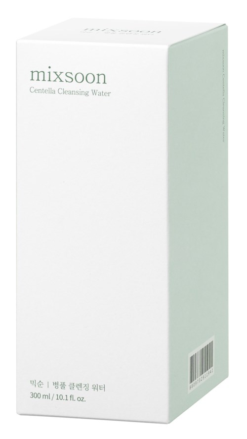 En hög, vit förpackning med minimal text, troligtvis en hudvårdsprodukt vid namn Mixsoon Centella Cleansing Water.