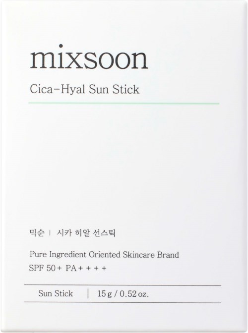 Et hudpleieprodukt merket 'mixsoon Cica-Hyal Sun Stick' med SPF, i en hvit pakke. Tekst inneholder produktdetaljer og merke.