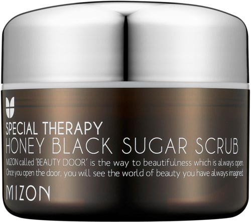 En krukke med honey black sugar scrub med sølvlås og brunt etikett. Inneholder spesialterapi fra Mizon.
