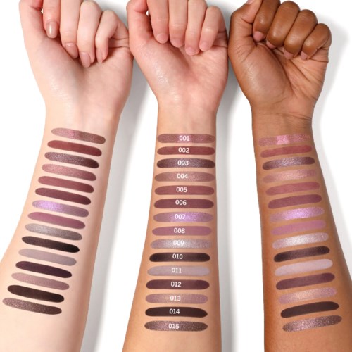 Drie armen met verschillende huidskleuren tonen make-up swatches genummerd van 001 tot 015.