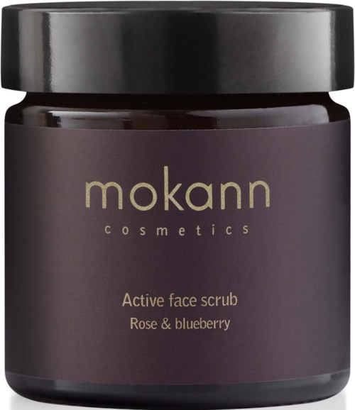 En mørk lilla krukke med svart lokk, merket 'mokann cosmetics, Active face scrub, Rose & blueberry.'