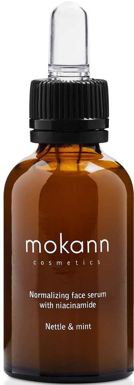 Brun glasflaske med dråbetænger, mærket "mokann cosmetics" og "Normalizing face serum with niacinamide, Nettle & mint."
